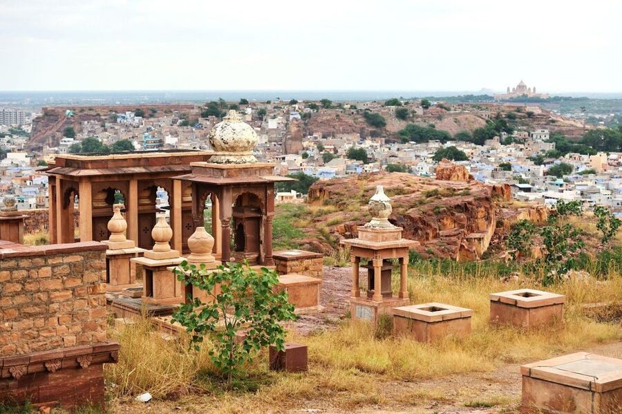 Jodhpur: Private Mehrangarh Fort and Blue City Day Tour - Jaswant Thada: a calm break made of marble detail