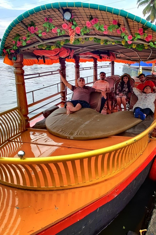 Kerala: Alappuzha River Cruise with Village Walk - What you’ll see on the water: canals, houseboats, and Vembanad views