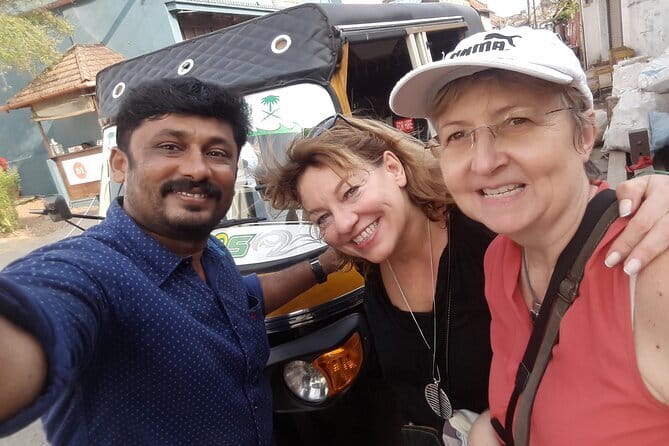 Kochi Tuk-Tuk Sightseeing Tour with Cruise Ship Pickup - Mattancherry Palace and Jew Town, plus Paradesi Synagogue and spice lanes