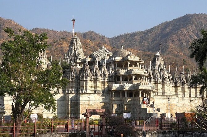 Kumbhalgarh & Ranakpur Day Trip from Udaipur with Guide and Lunch - Drivers and guides: why the small details matter