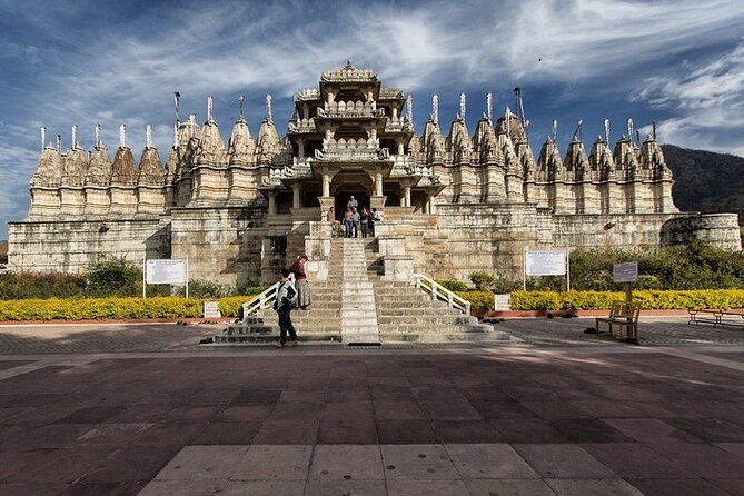 Kumbhalgarh & Ranakpur Day Trip from Udaipur with Guide and Lunch - Admission tickets, camera fees, and what you’ll pay separately