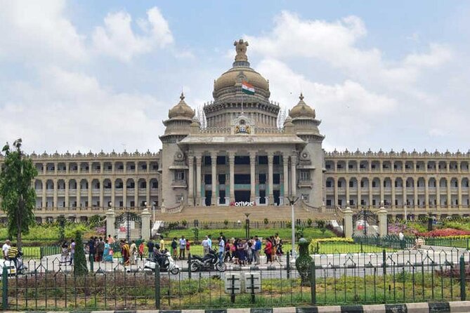 Lalbagh+Bull Temple+Tipu Palace+Market+Lunch=Bangalore City Tour - Price and value: why $39.72 can work for a short trip