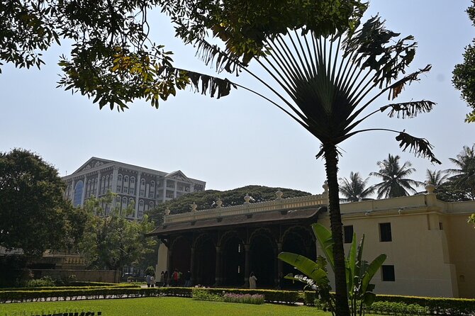 Lalbagh+Bull Temple+Tipu Palace+Market+Lunch=Bangalore City Tour - Vidhana Soudha and Attara Kacheri: power, symmetry, and photo-friendly facades