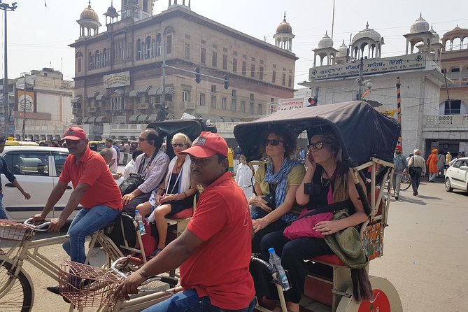 Luxury Rickshaw Tour of Old Delhi - Why a luxury rickshaw is the smart way to see Old Delhi