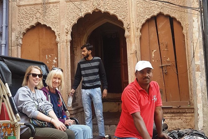 Luxury Rickshaw Tour of Old Delhi - Begum Shamroo Palace and heritage corners that feel privately lived in