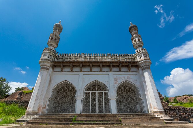 Mesmerising Hyderabad Heritage Cultural Tour with Ethnic lunch - From Puranapool to Laad Bazaar: Love Story and Shopping Street