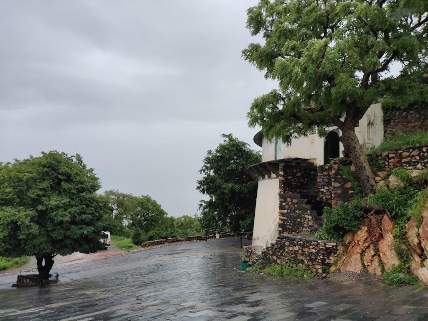 Monsoon Palace (Sajjangarh) E-bike Trail - Why this e-bike ride to Sajjangarh feels different than a normal outing