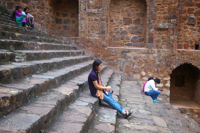 Moral Slum Tour in Delhi with hotel pickup & drop - Work, community spaces, and the details worth noticing