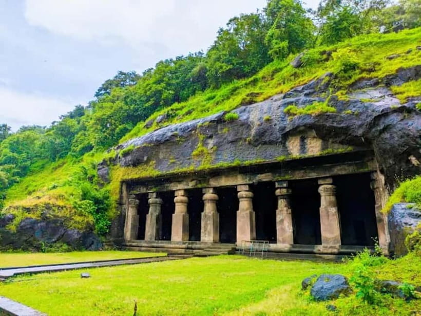 Mumbai: All-Inclusive Mumbai Private Full or Half Day Trip - Chhatrapati Shivaji Maharaj Terminus and the architecture you can read