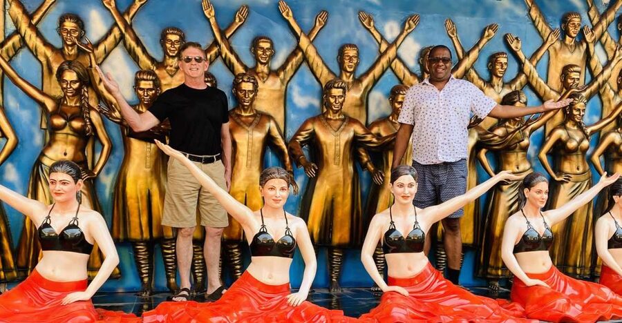 Mumbai: Bollywood Tour in Mumbai Film City - The Dance Show and Joining In: Fun Without Needing to Be a Pro