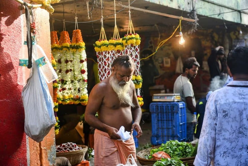 Mumbai by Dawn: Market Tour of Flowers, Fish, and More - Dhobi Ghat laundry area: seeing work that usually stays out of sight