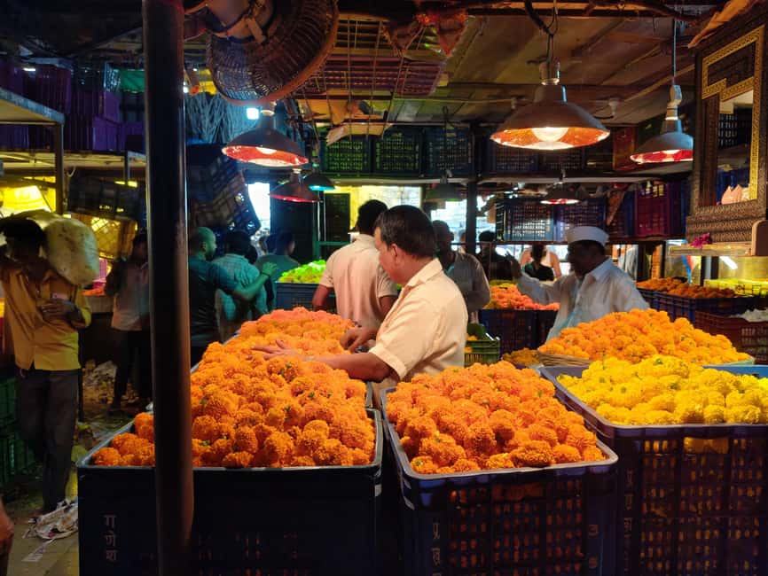 Mumbai by Dawn: Market Tour of Flowers, Fish, and More - What to wear and bring for a morning market run