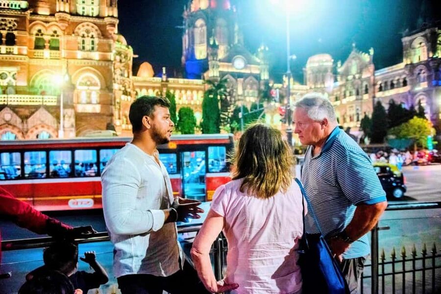Mumbai by Night: Private Iconic Sights Tour with Transfers - Gateway of India Light Show, Taj Mahal Palace, and the Best Photo Timing