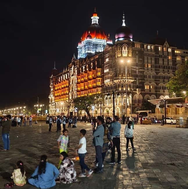 Mumbai City Night Guided Tour with Delicious Street Food - Night in Mumbai: what you get when the streets glow