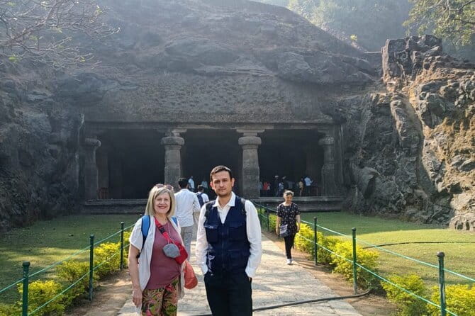 Mumbai City Sightseeing and Elephanta Caves Tour - Municipal Corporation building, High Court, and Oval Maidan