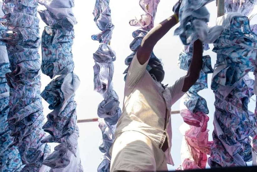Mumbai: Dharavi Slum and Dhobi Ghat Laundry Tour - The 15 minute Mumbai local train ride, short but real