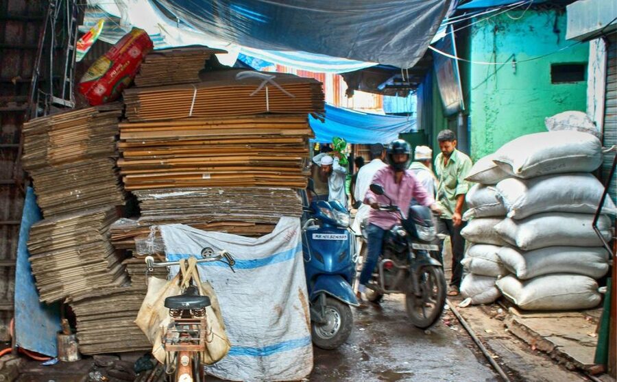 Mumbai: Dharavi Slum Slumdog Millionaire Tour with a Local - Interacting Without Turning It Into a Show
