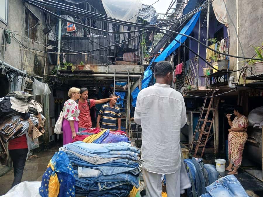 Mumbai:Dhobi Ghat Laundry,Dharavi Slum & Flower market Tour - How the guide experience changes the way you see everything