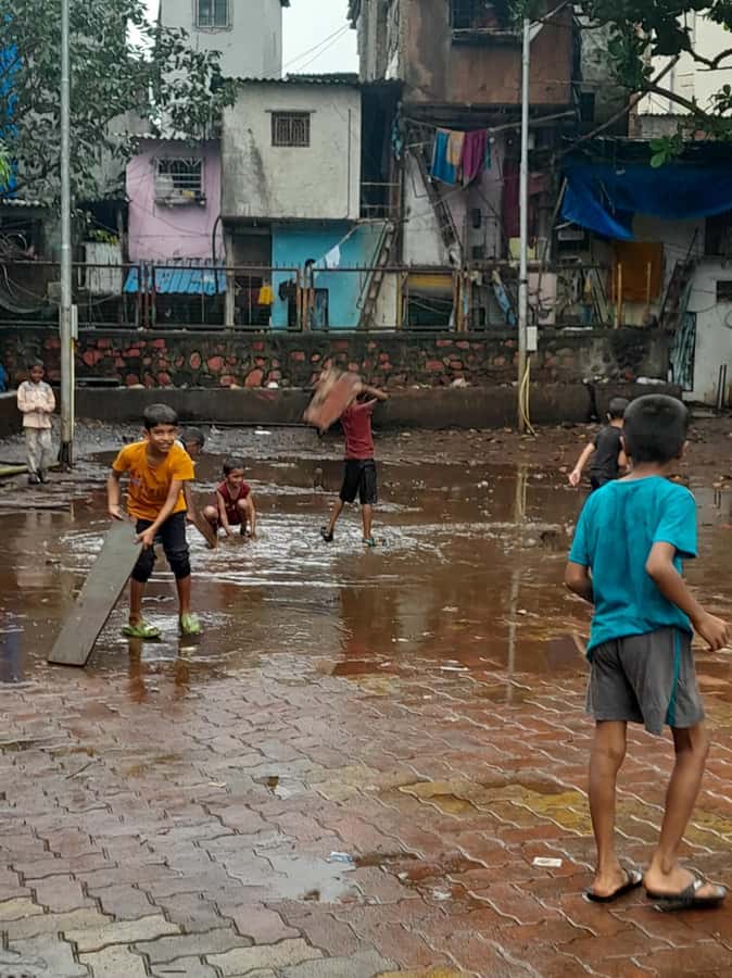 Mumbai:Dhobi Ghat Laundry,Dharavi Slum & Flower market Tour - Price and value: why $9 can make sense here