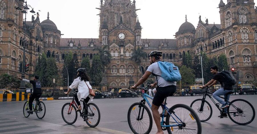 Mumbai: Early Morning Bicycle Tour - Marine Drive by bike: the sea view stop that feels like a reset