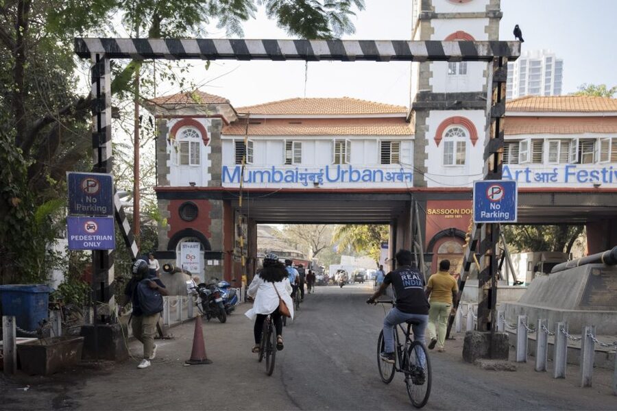 Mumbai: Early Morning Bicycle Tour - Sassoon Docks: back to the working city