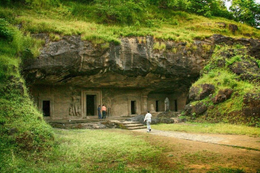Mumbai: Elephanta Caves Half-Day Guided Tour with Expert - The 120-step climb: where a guide earns their pay