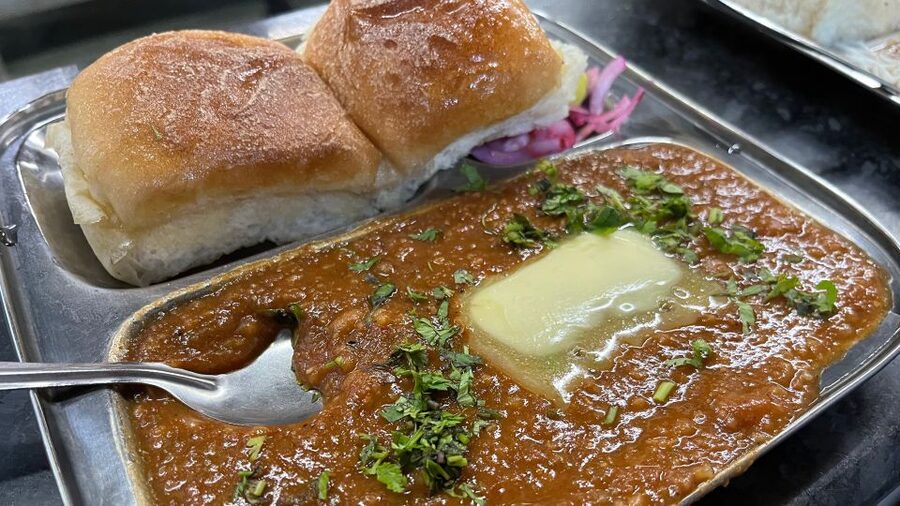 Mumbai: Evening Street Food Tasting & Cultural Market Tour - Churchgate photo stops and the short train ride