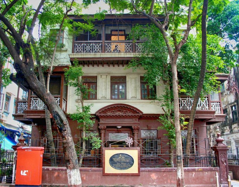 Mumbai: Full-Day Sightseeing Tour of Mumbai - Gateway of India, Taj Mahal Palace, and the Kala Ghoda art-and-architecture walk