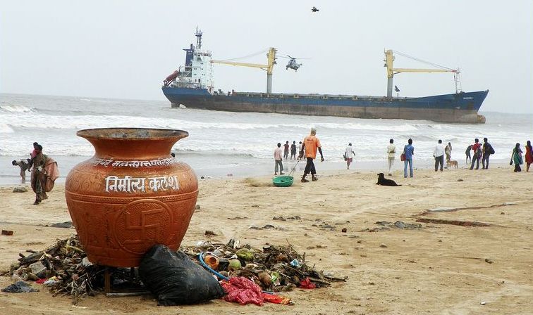 Mumbai Half-Day Guided Tour - Chhatrapati Shivaji train station, Rajabai Clock Tower, and Oval Maidan in one breath