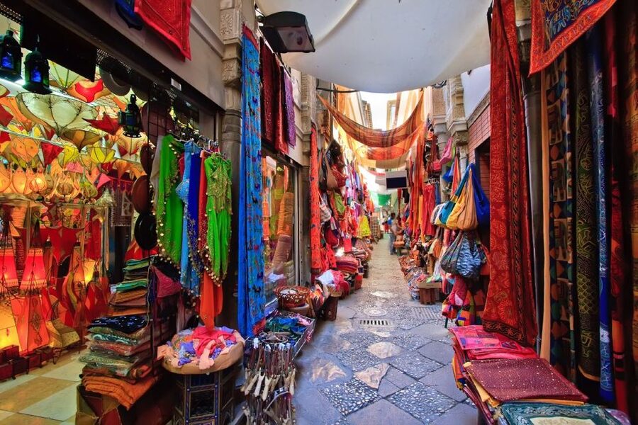 Mumbai: Magical Markets Tour - Mangaldas Market since 1893: silk and cloth shopping energy
