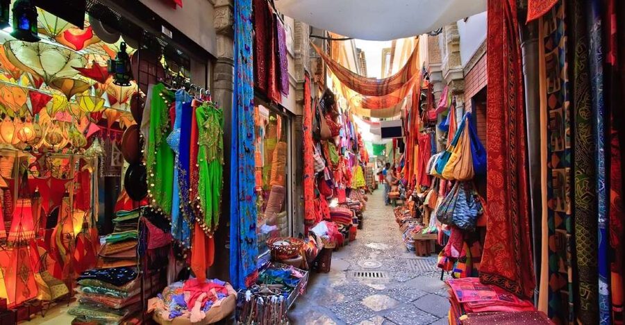 Mumbai: Magical Markets Tour - Meeting at Cafe Coffee Day, then shoes on