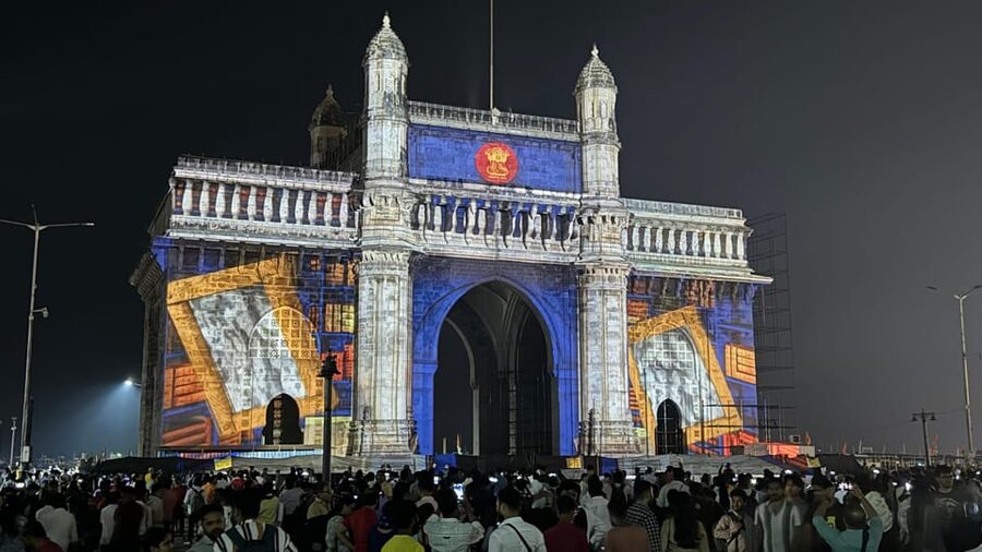 Mumbai Night Lights & Iconic Sights Tour - Marine Drive and the Queen’s Necklace effect, the best cooldown break