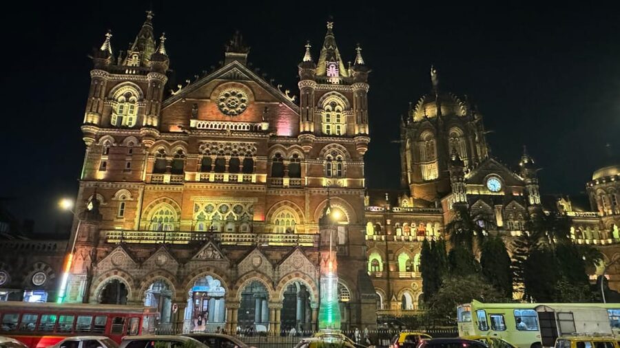 Mumbai Night Lights & Iconic Sights Tour - Jain Temple lights, faith explained in the middle of the city