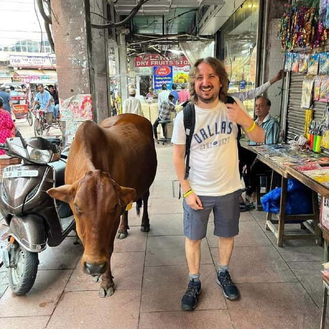 Mumbai: Private Dhobi Ghat Laundry & Slum Tour with Pickup - What you’ll see in Dharavi, homes, workshops, and daily play
