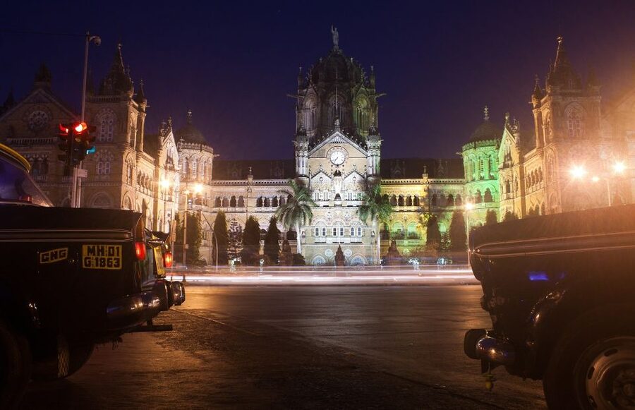 Mumbai: Private Walking Tour with a Local - Food and local hangouts: how this tour helps you eat like you belong