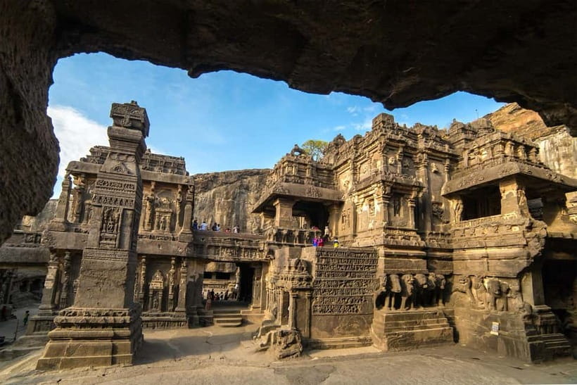 Mumbai: Same Day Tour of Ajanta & Ellora Cave's - Aurangabad dinner and shopping, turning the wait into something useful