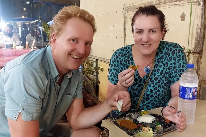 Mumbai Street Food & Bazaar Tour with Local Transport - Minara Masjid and the Market Network: Food Choices in Real Life