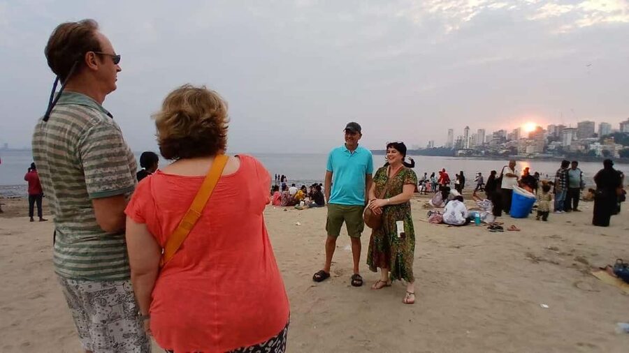 Mumbai Street Food & Market Tour - Chowpatty Beach Sunset: Vegetarian Snacks and the Pani Puri Challenge