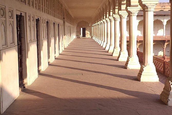 Mumbai to Agra Taj Mahal Day Trip with Return Flights and Lunch - Agra Fort from 1:30 PM: why one hour can still be satisfying
