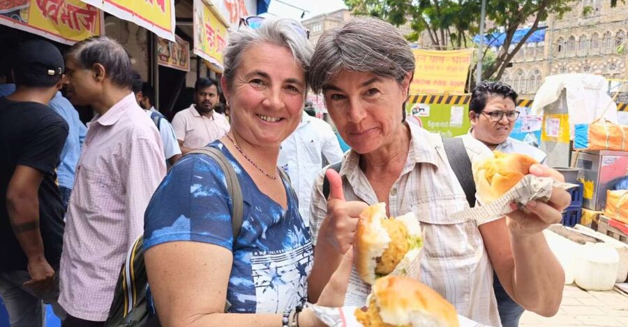 Mumbai Walking Tour with Local Snacks - How the route works: 8 to 10 stops plus a tuk tuk break