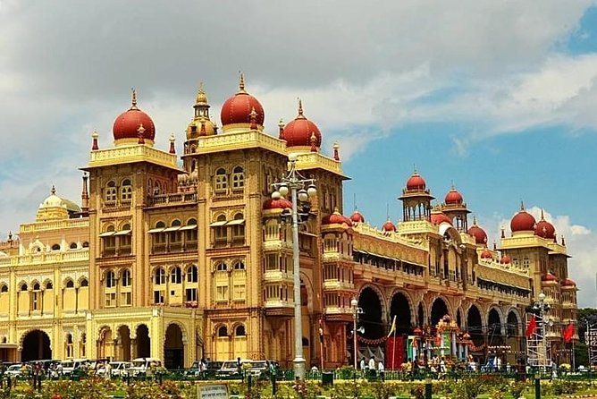 (Mysuru) Mysore Day Out - A Royal Experience Private Tour from Bangalore - Lunch at Hotel RRR: What Included Meals Are Like on the Ground