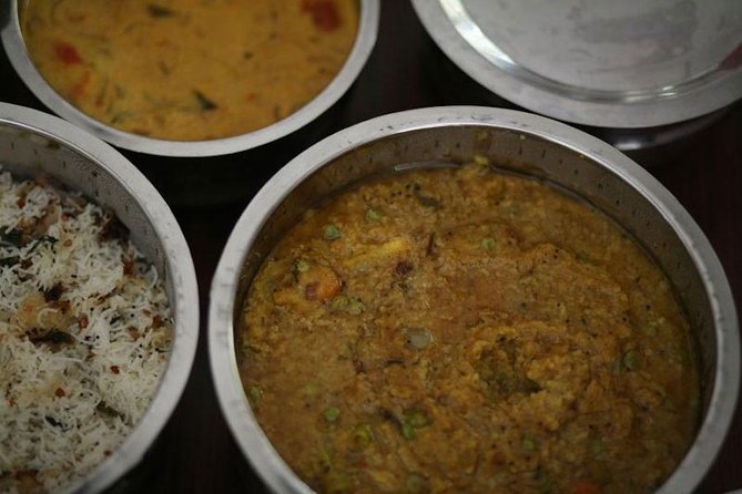 Neighborhood Market Tour & South Indian Cooking Class in Chennai - Neighborhood Market Tour with Jyashree and Rabi, Produce and Flowers Included