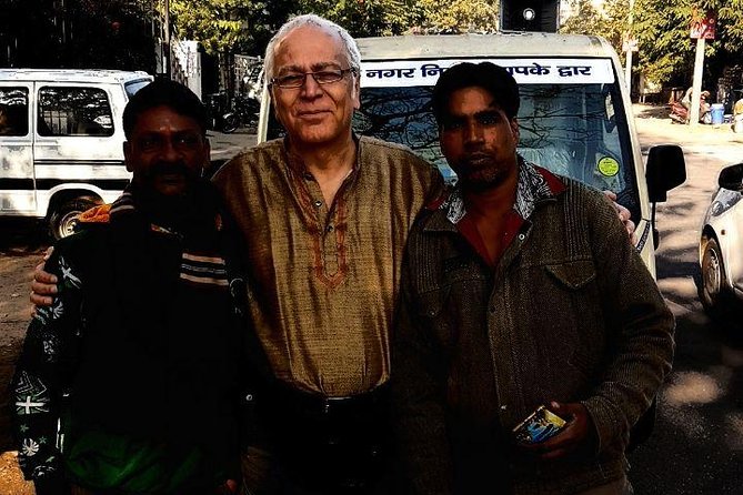 New Delhi Private Tour with Transportation - The vibe: why a small group works better in Delhi