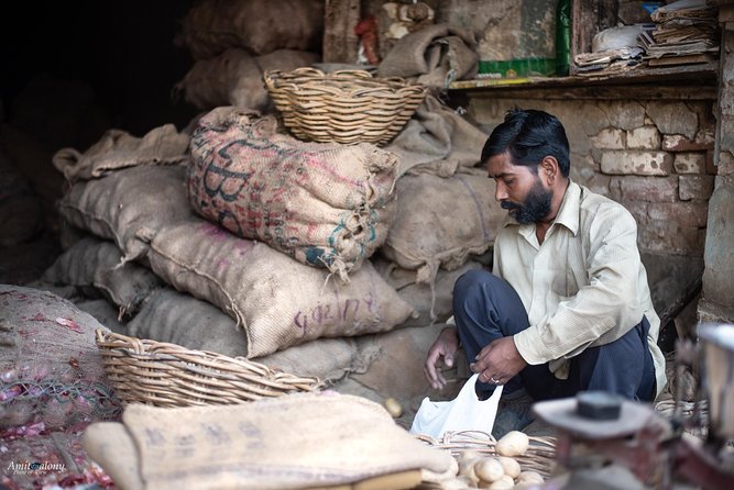 New Delhi Slum Walking Tour - Walking Zakhira: Daily Life, Chai Stops, and Respect in Motion