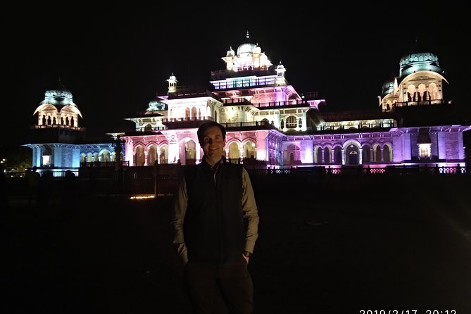 Night Tour in Open Jeep - Pink City lights: how the night route helps you see more