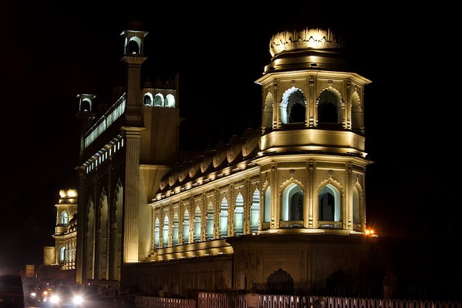 Night Walk Lucknow (2 Hours Guided Walking Tour) - Group size: the difference between 2 people and 15