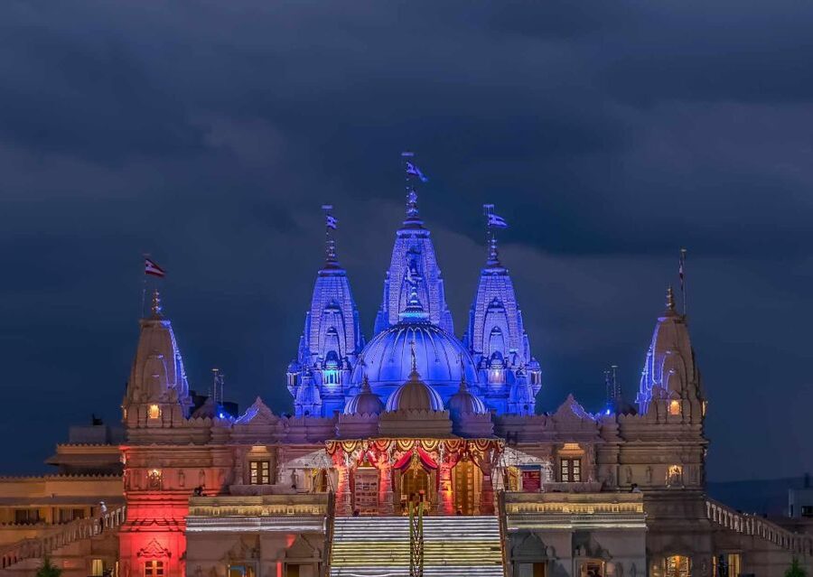 Night Walk Tour Pune (2 Hours Guided Walking Tour) - Meeting at German Bakery, then letting the night set the pace