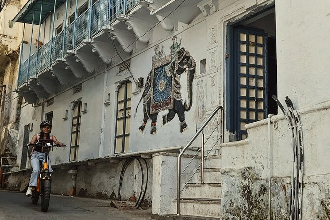 Old City Street Photography E-bike Tour - Why an e-bike street-photo tour works in Udaipur