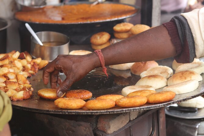 Old Delhi Morning - Fun, Food & Faith all inclusive private tour - Gurudwara Sis Ganj Sahib: calm found through community work