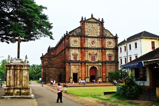 Old Goa Churches, Temples & Spice Plantation With "Goan" Lunch - Portuguese facades, Hindu devotion, and a spice-farm lunch plan